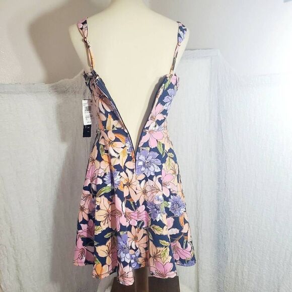 Trixxi NWT Floral Fit & Flare Dress Size Small - Picture 6 of 11